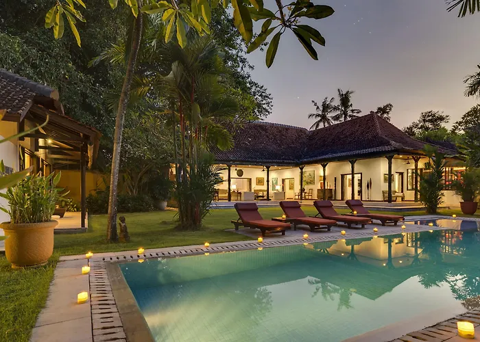 Eight Villa *